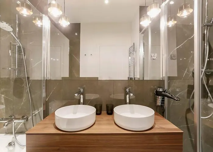 Modern 2 Bedrooms Near Louvre アパート